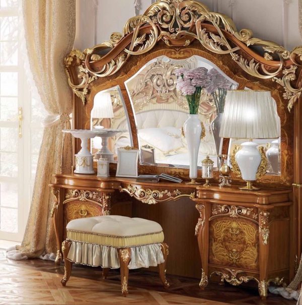 Royal Console With Mirror Frame