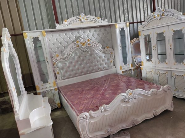 Luxurions Bed